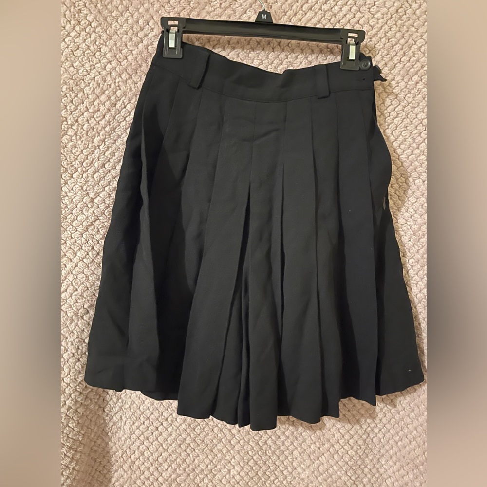 18. Vintage Monti black pleaded skort knee high